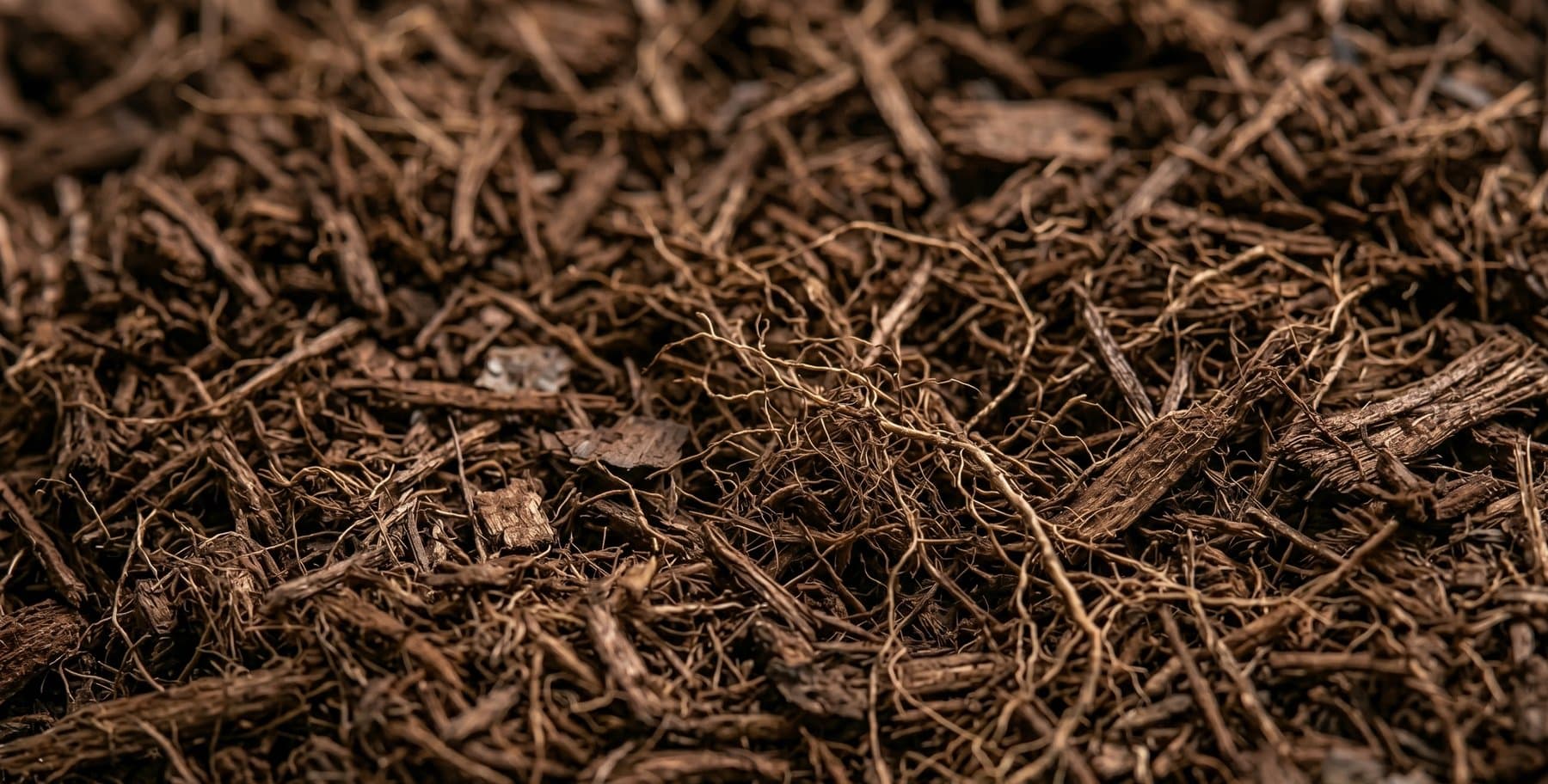 Fresh hardwood mulch